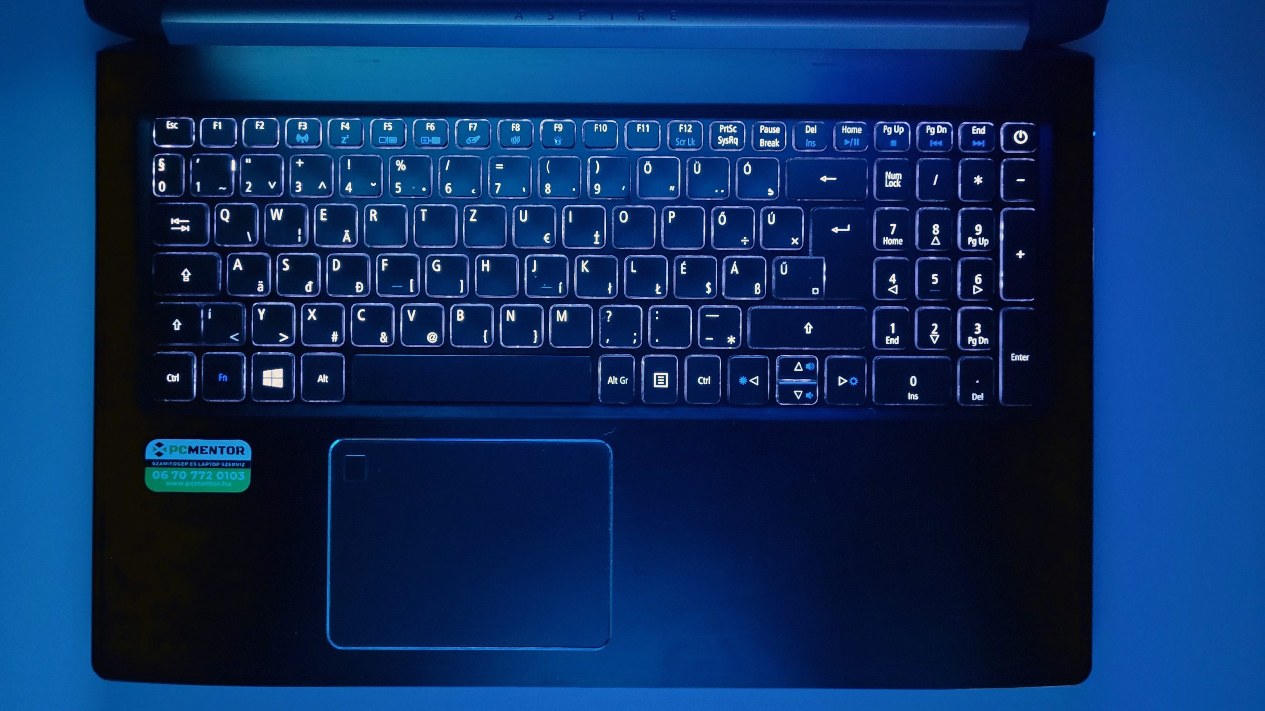 Acer Aspire 7 A715 - Image 3