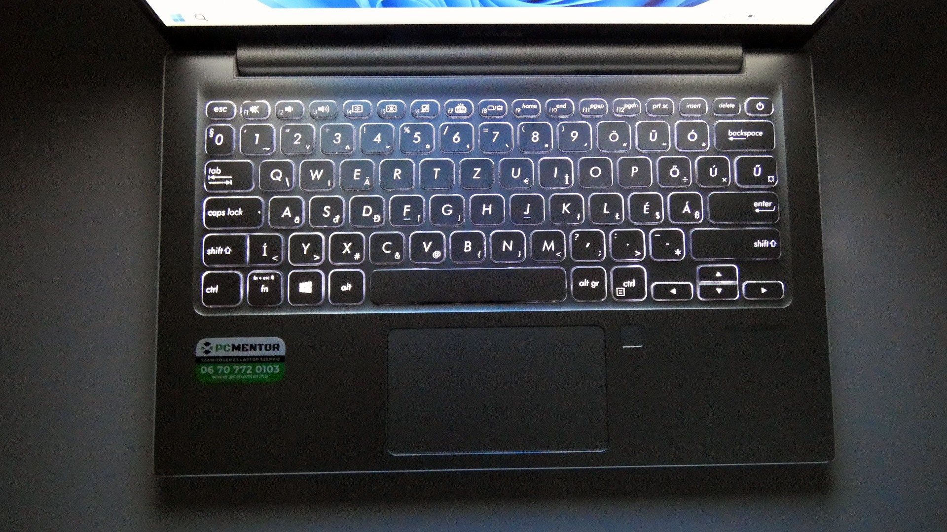 Asus VivoBook S330 - Image 3