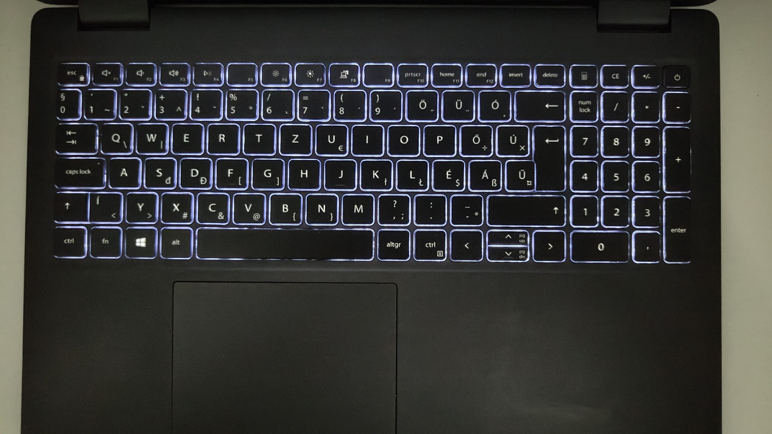 Dell Latitude 3520 - Image 3